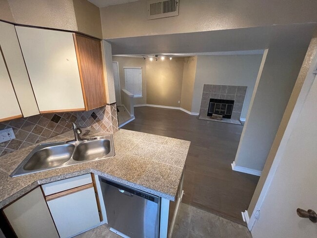 Building Photo - Updated 2 Bedroom, 2 Bath Condo (Available...
