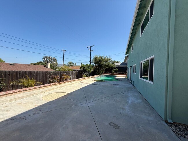 Building Photo - 4 bed, 3 bath pool home with RV access in West Simi Valley
