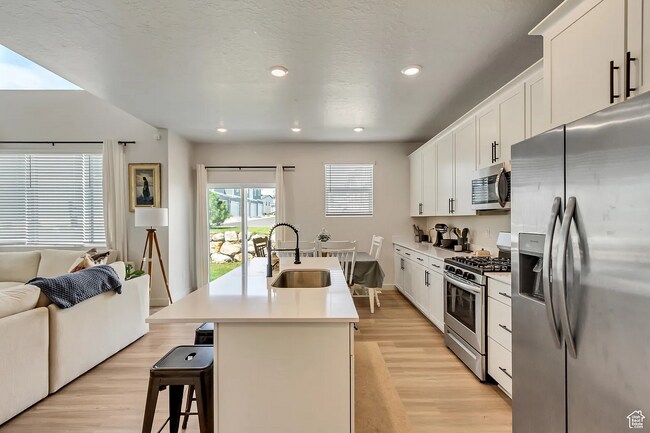 Building Photo - 2003 Red Yearling Dr