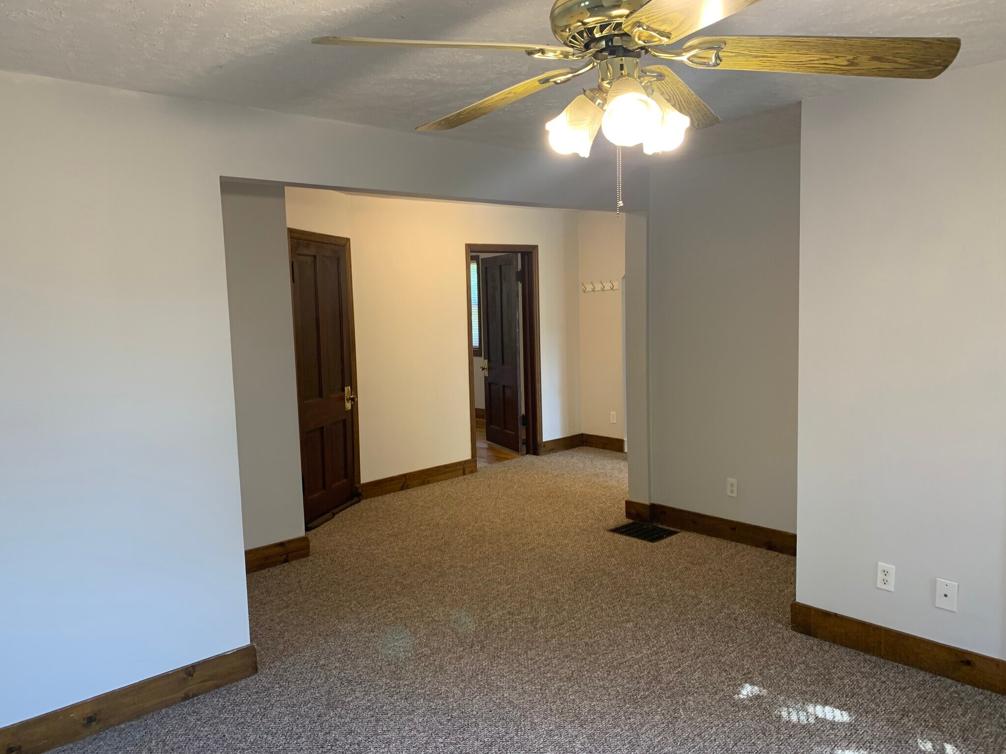 Building Photo - 805 E Monroe St