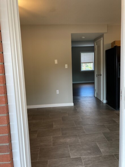Building Photo - 1044 Stonybridge Dr