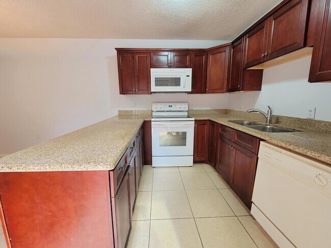 Building Photo - 1522 15th Ln