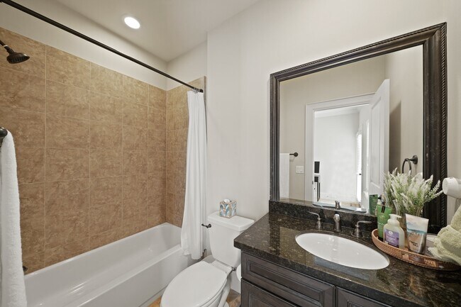 Building Photo - 3808 Center St