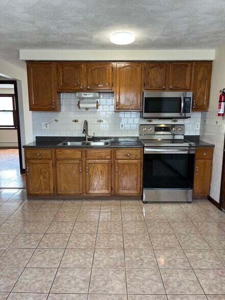 Building Photo - 77 Star St