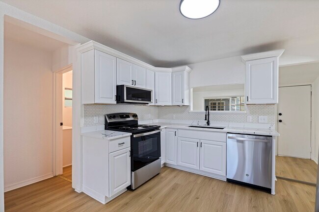 Building Photo - 2710 22nd Ave S