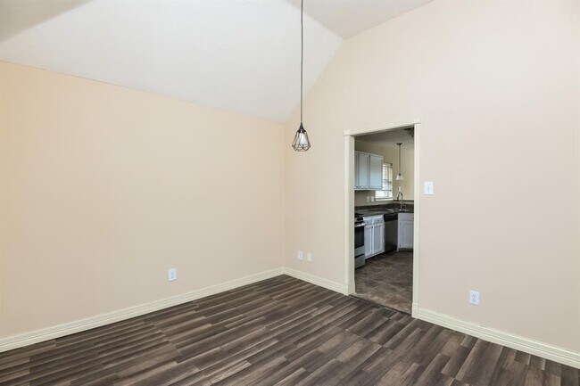 Building Photo - 18626 Droitwich Dr