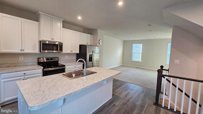 Building Photo - 2055 Rivers Dr