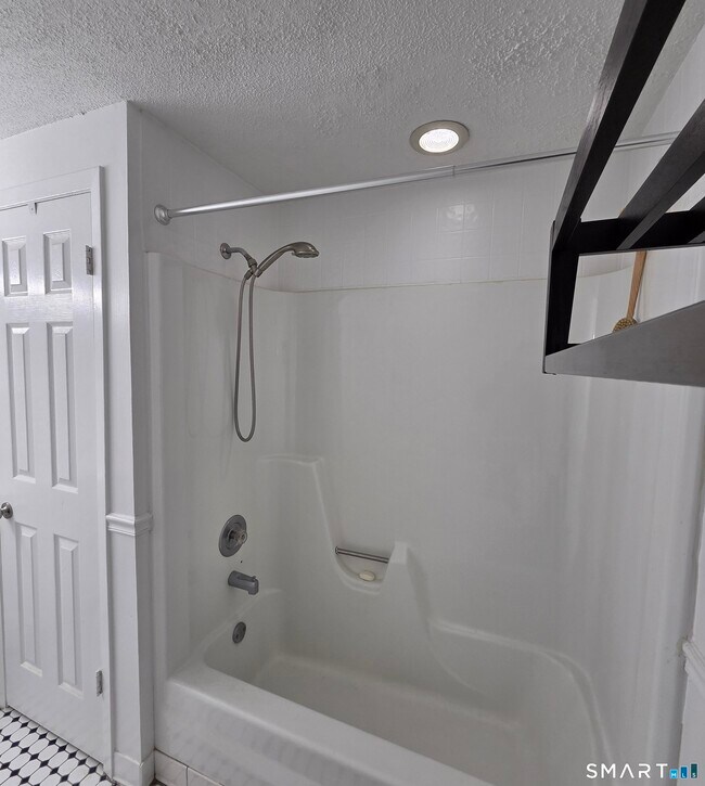 Building Photo - 7 Padanaram Rd