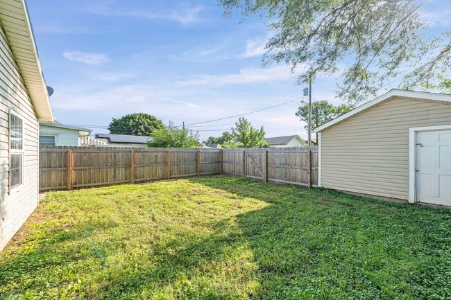 Building Photo - Cute Two Bedroom Home