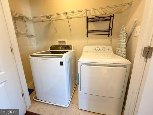 Building Photo - 1607 Sun High Terrace