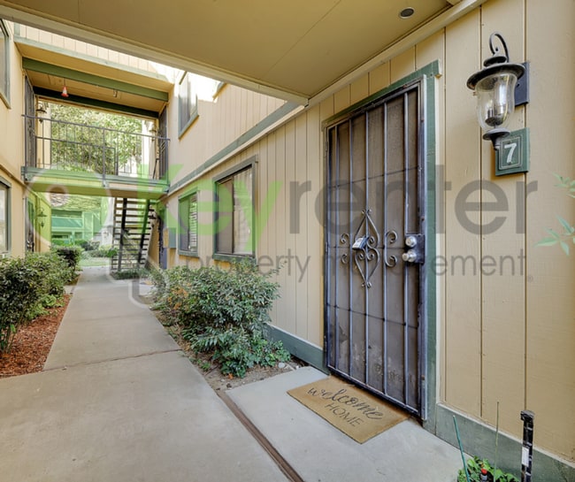 Building Photo - 600 Del Verde Cir