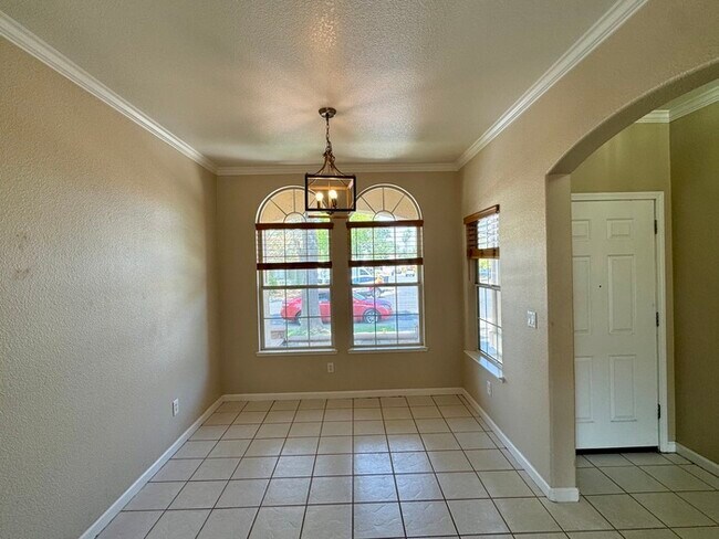 Building Photo - Beautiful 3 Bed / 2 Bath Home with 2-Car Garage in Roseville