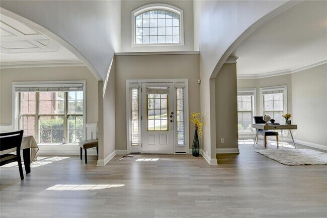 Building Photo - 4805 Shelbourne Dr