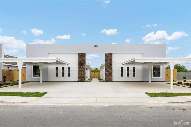 Primary Photo - 14 N 56th Ln