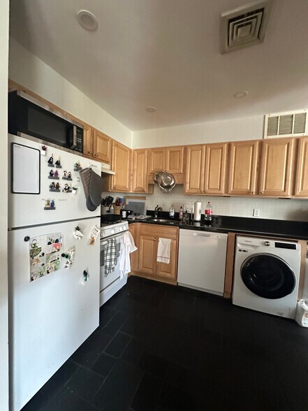 Building Photo - 100 Riverway