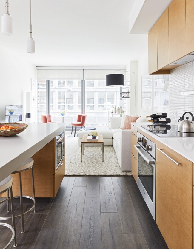 Interior Photo - 901W