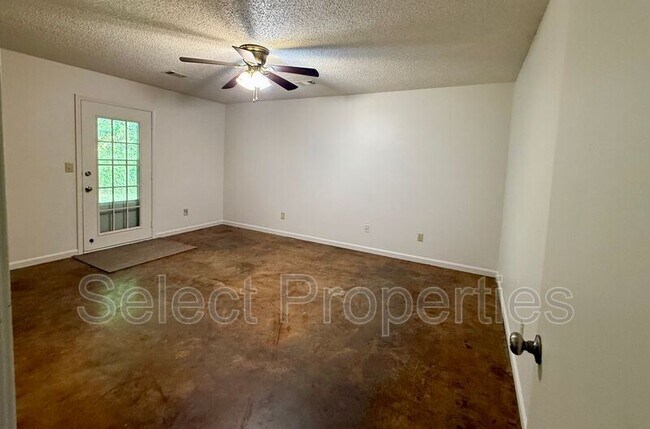 Building Photo - 1401 Elmdale Pl