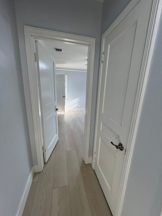 Building Photo - Burbank 3 bedroom 2 bathroom house for ren...