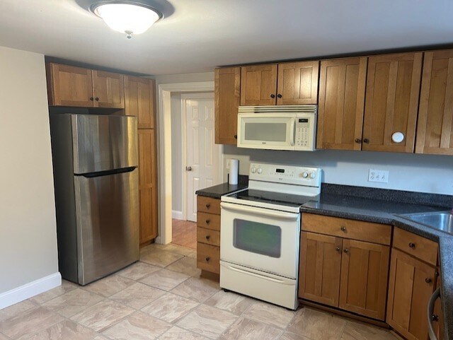 Kitchen - 216 Dorchester St