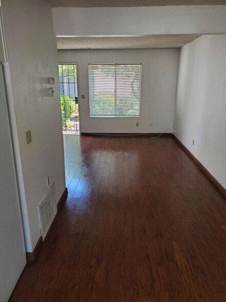 Living Room & Front Door. - 1710 Oldfield Way
