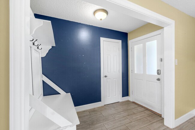 Building Photo - 3010 Westerland Dr