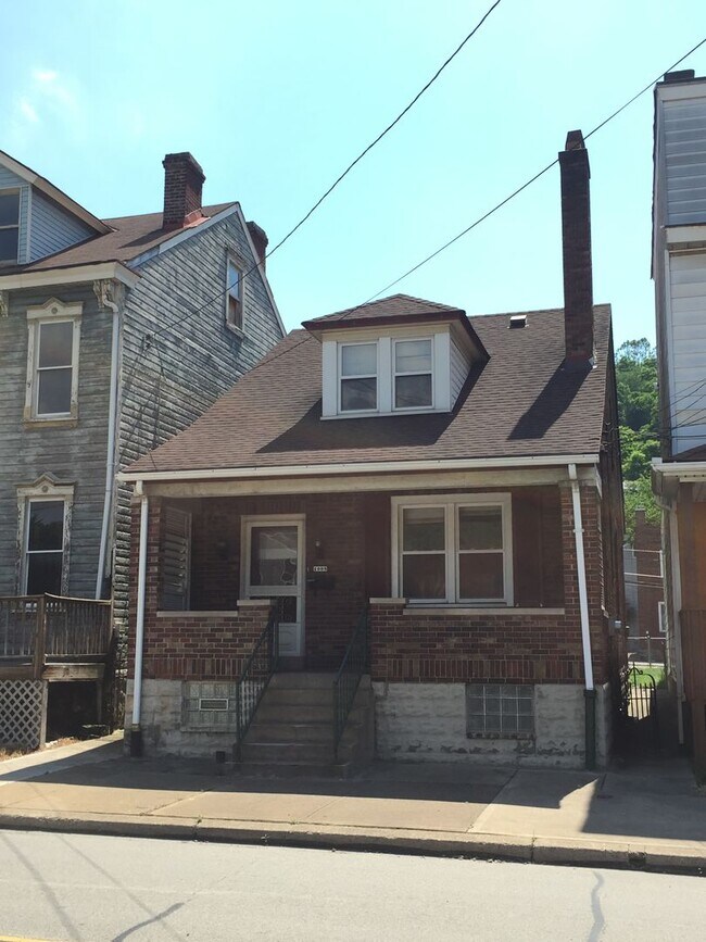 Building Photo - 1 Bedroom House in Millvale with Off Street Parking