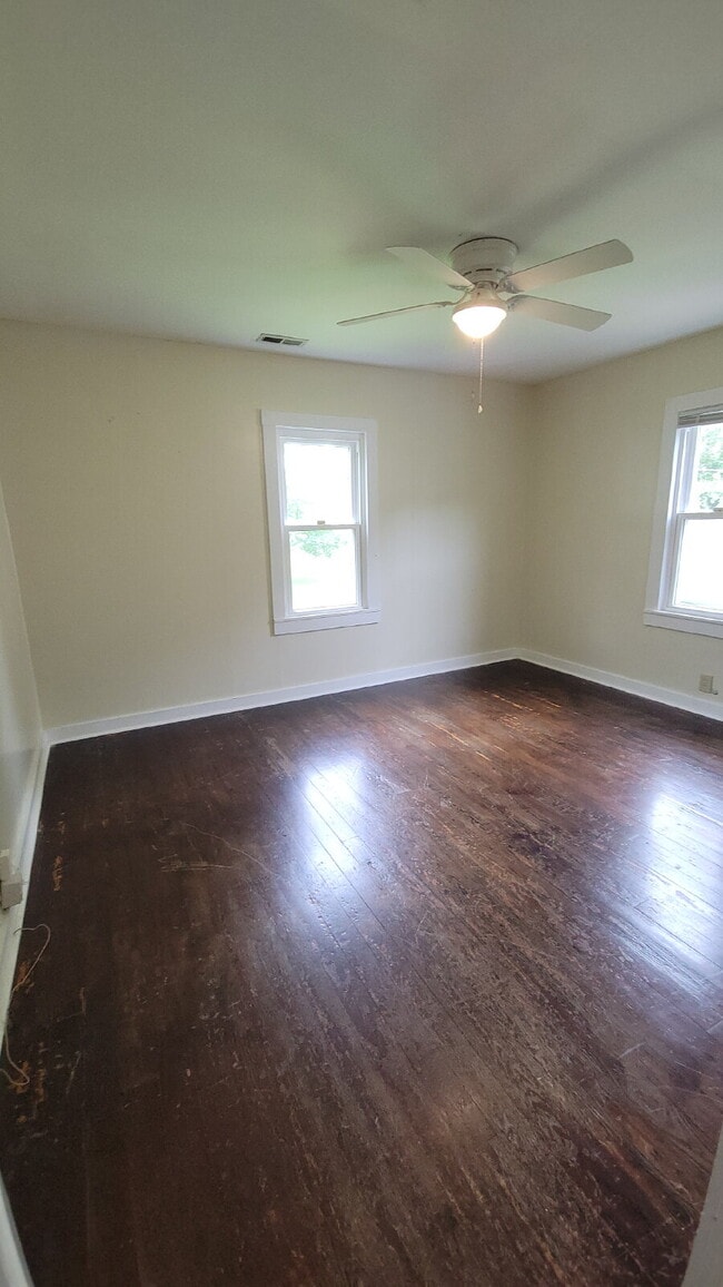 Building Photo - "5 points area 2-Bedroom Huntsville Home w...