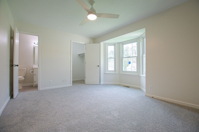 Building Photo - Pet Friendly Three Bedroom!