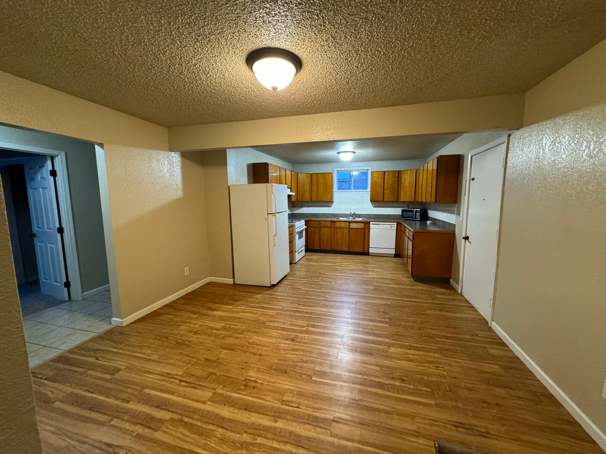 Building Photo - 16943 Hanson Dr