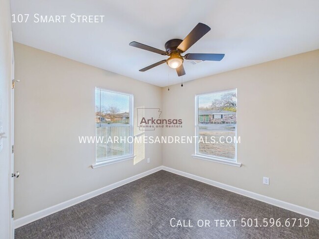 Building Photo - 107 Smart St