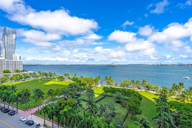 Primary Photo - 1800 N Bayshore Dr