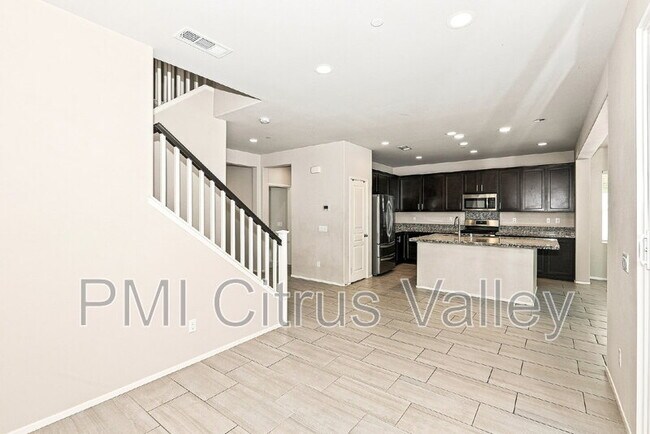 Building Photo - 24613 Round Meadow Dr