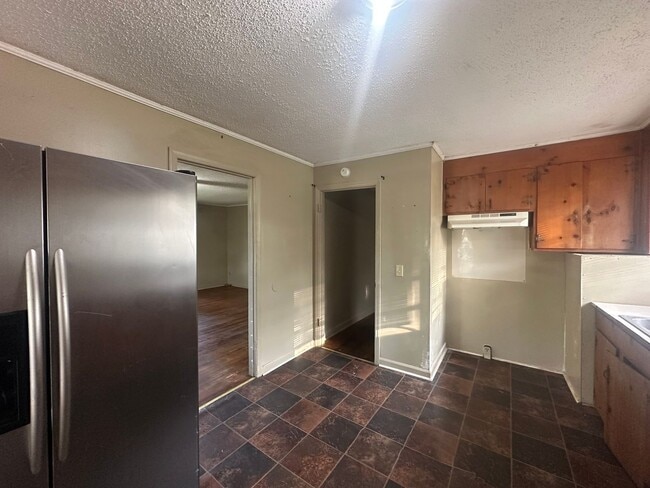 Building Photo - 3 Bed 2 Bath Brick House Coming Soon - Und...