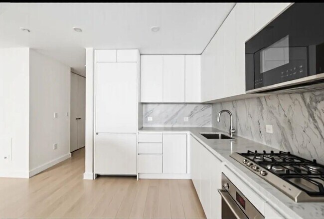 Building Photo - 144 1st St
