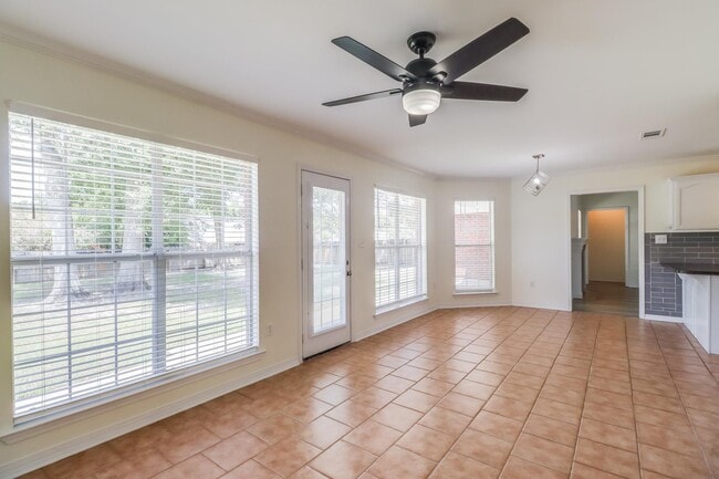 Building Photo - 14081 Oak View Cir
