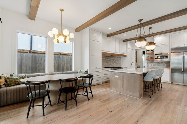 Building Photo - 6626 Saxet St