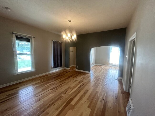 Building Photo - 6 Month Initial Lease-4904 Holdrege 2bed/1bath-Located near historic University Place