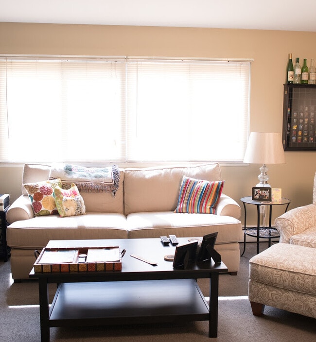 Building Photo - The Courtyards of Miami