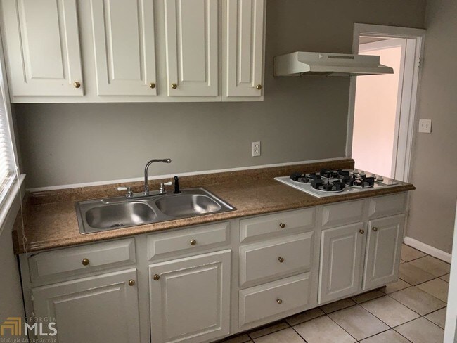 Building Photo - 402 Deckner Ave SW