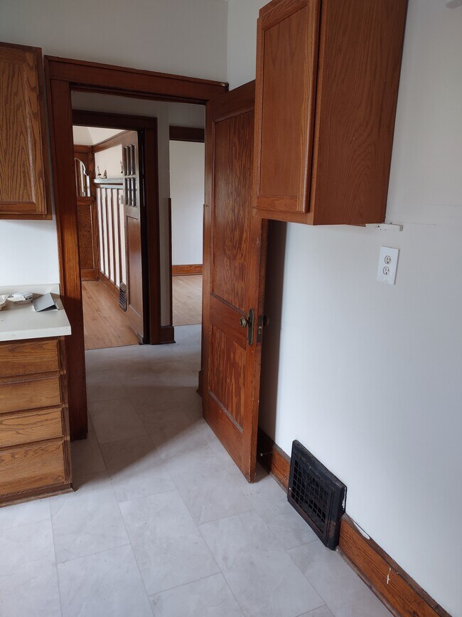 Kitchen - 2914 S Lenox St