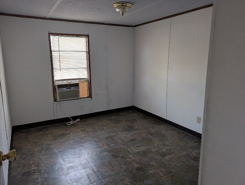 Building Photo - 215 Cora Ave