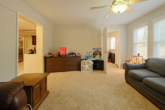 Building Photo - 1380 Ivywood Dr