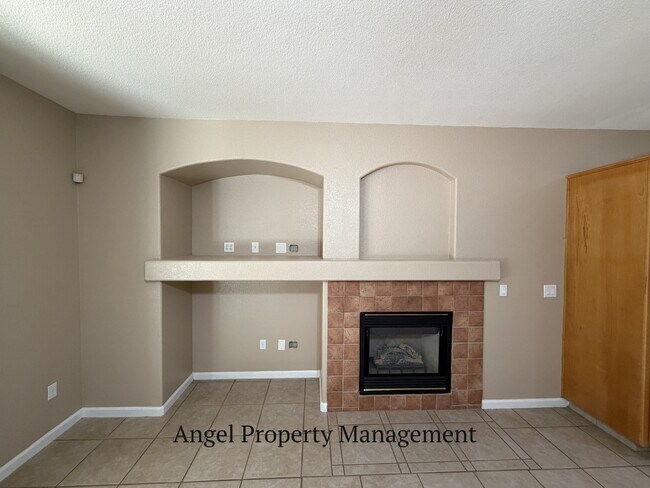 Building Photo - 10101 E Taron Dr
