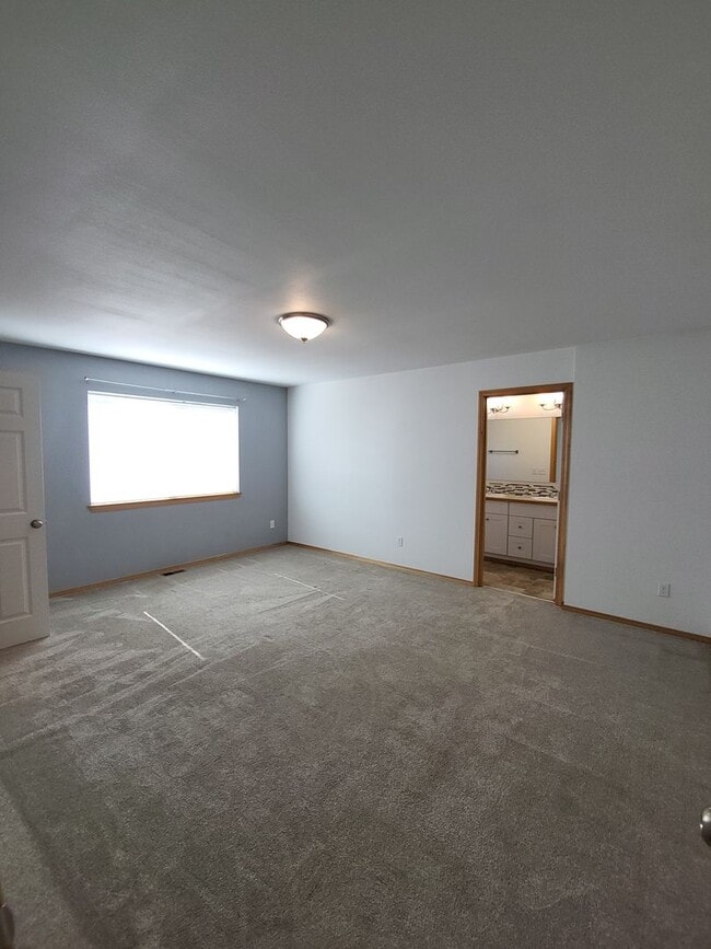 Building Photo - 3 Bedroom 2.5 Bathroom in Napavine