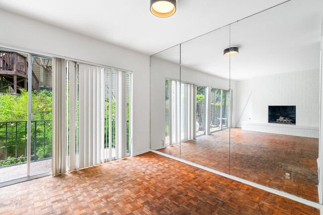Building Photo - San Pedro Square - West Campus / Shoal Cre...