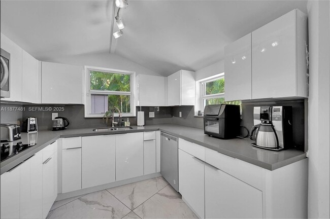 Building Photo - 15 NE 95th St