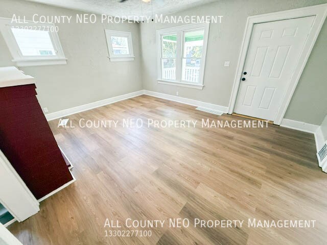 Building Photo - 549 Wildwood Ave