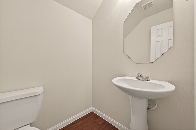 Building Photo - 726 Horseshoe Springs Ln