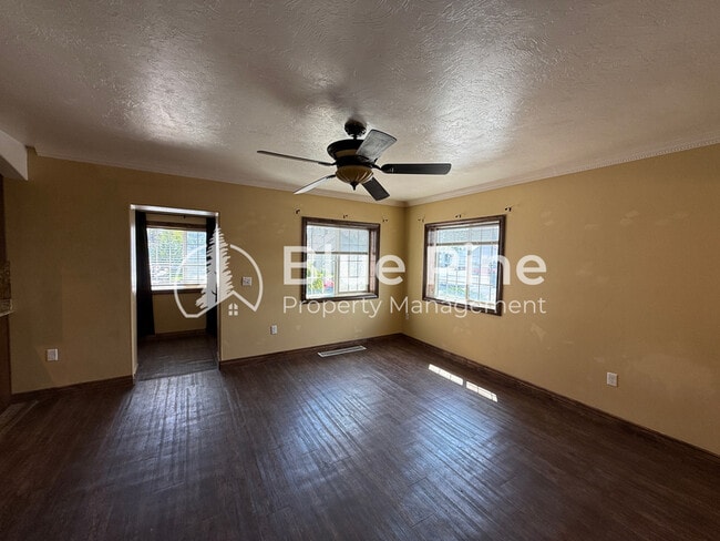 Building Photo - 321 Lomax St