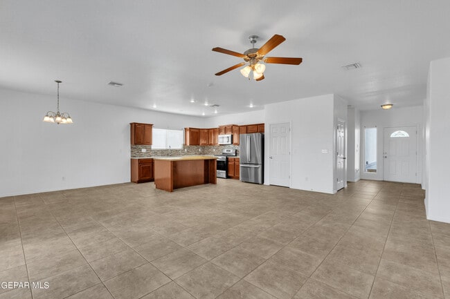 Building Photo - 657 Bariloche Dr